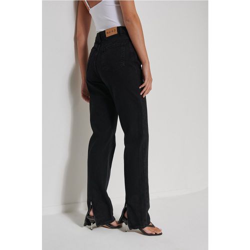 Jeans mit hoher Taille und Schlitz hinten - Black - Handpicked x NA-KD - Modalova